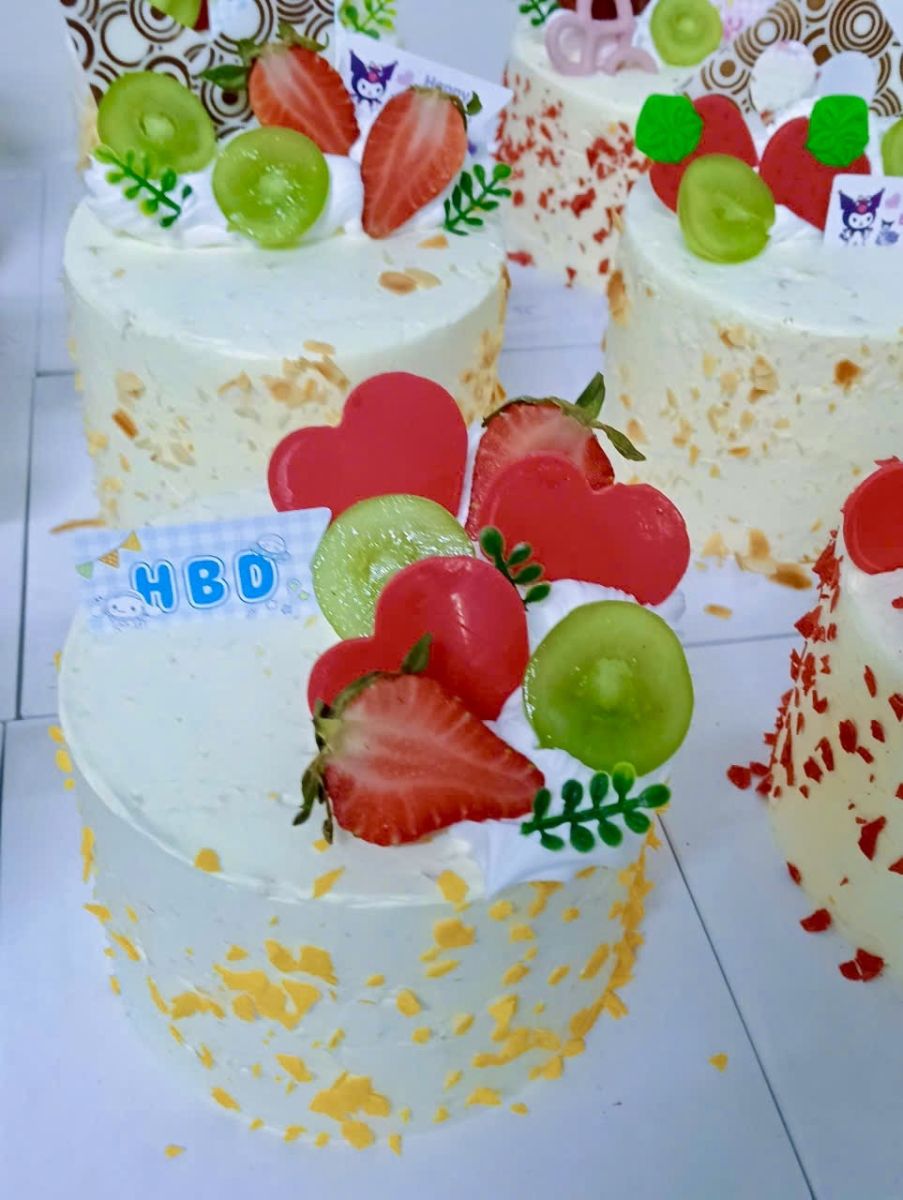 Bánh kem bắp mix trái cây trang trí