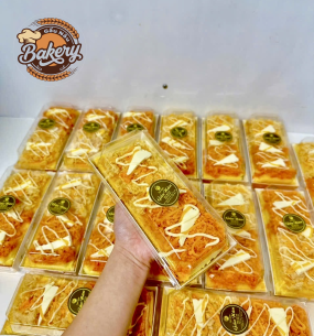 Bánh Bông Lan Trứng Muối Sốt Phô Mai