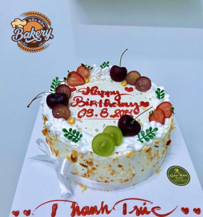 Bánh Kem Sinh Nhật Bắp Phô Mai Mix Dâu Tây, Nho, Cherry