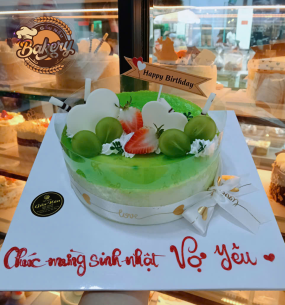 Bánh Mousse Vị Dưa Lưới Mix Nho & Dâu Tây