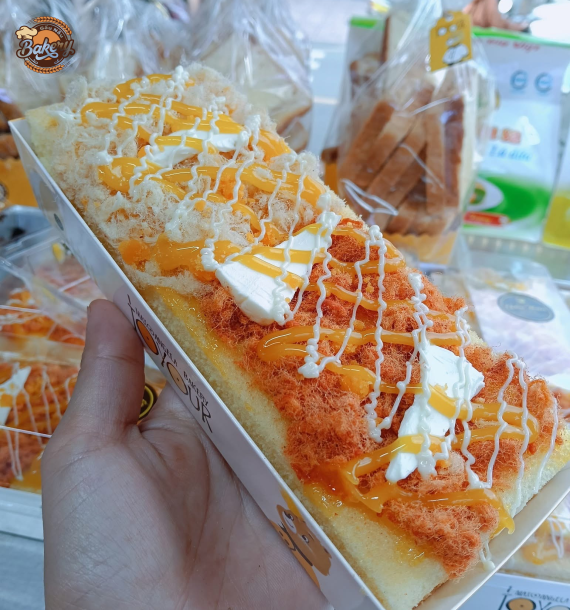 Bánh Bông Lan Trứng Muối Sốt Phô Mai