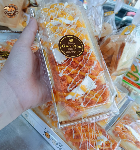 Bánh Bông Lan Trứng Muối Sốt Phô Mai