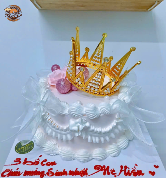 Mẫu Bánh Kem Sinh Nhật Hoạ Tiết Vương Miện
