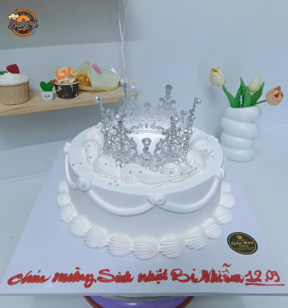Mẫu Bánh Kem Sinh Nhật Hoạ Tiết Vương Miện